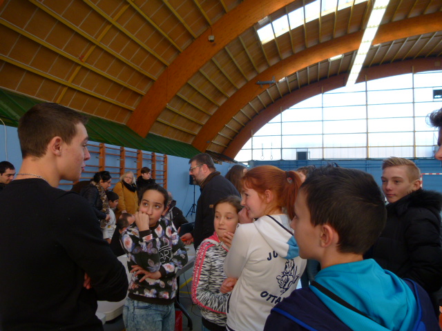 Commissaires sportifs et arbitres au briefing